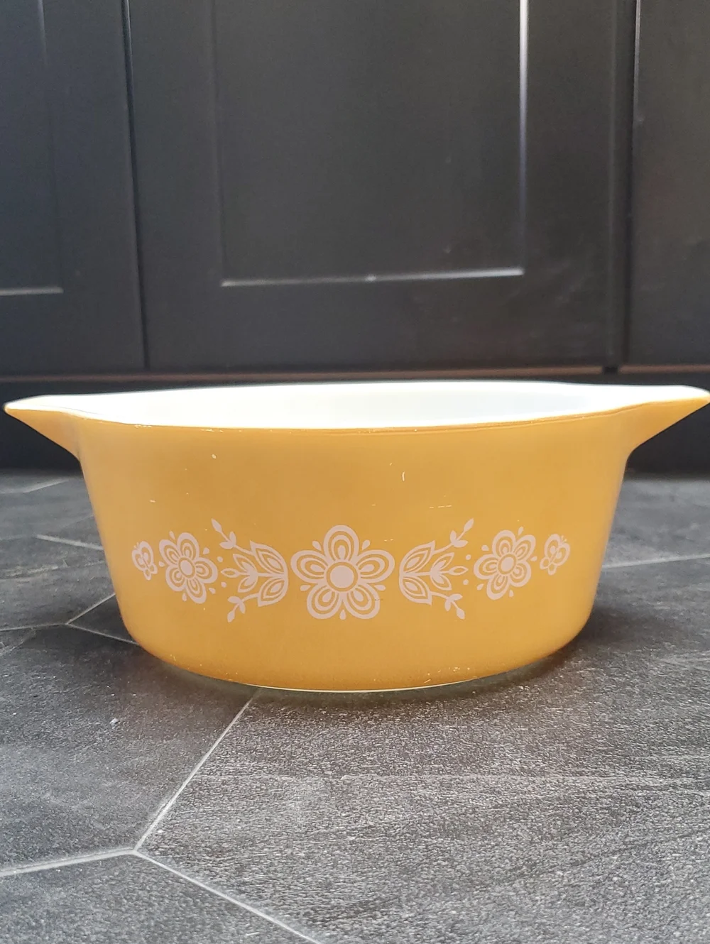 Pyrex Butterfly Gold 275 B Casserole Dish 2.5 Quart Orange Yellow White